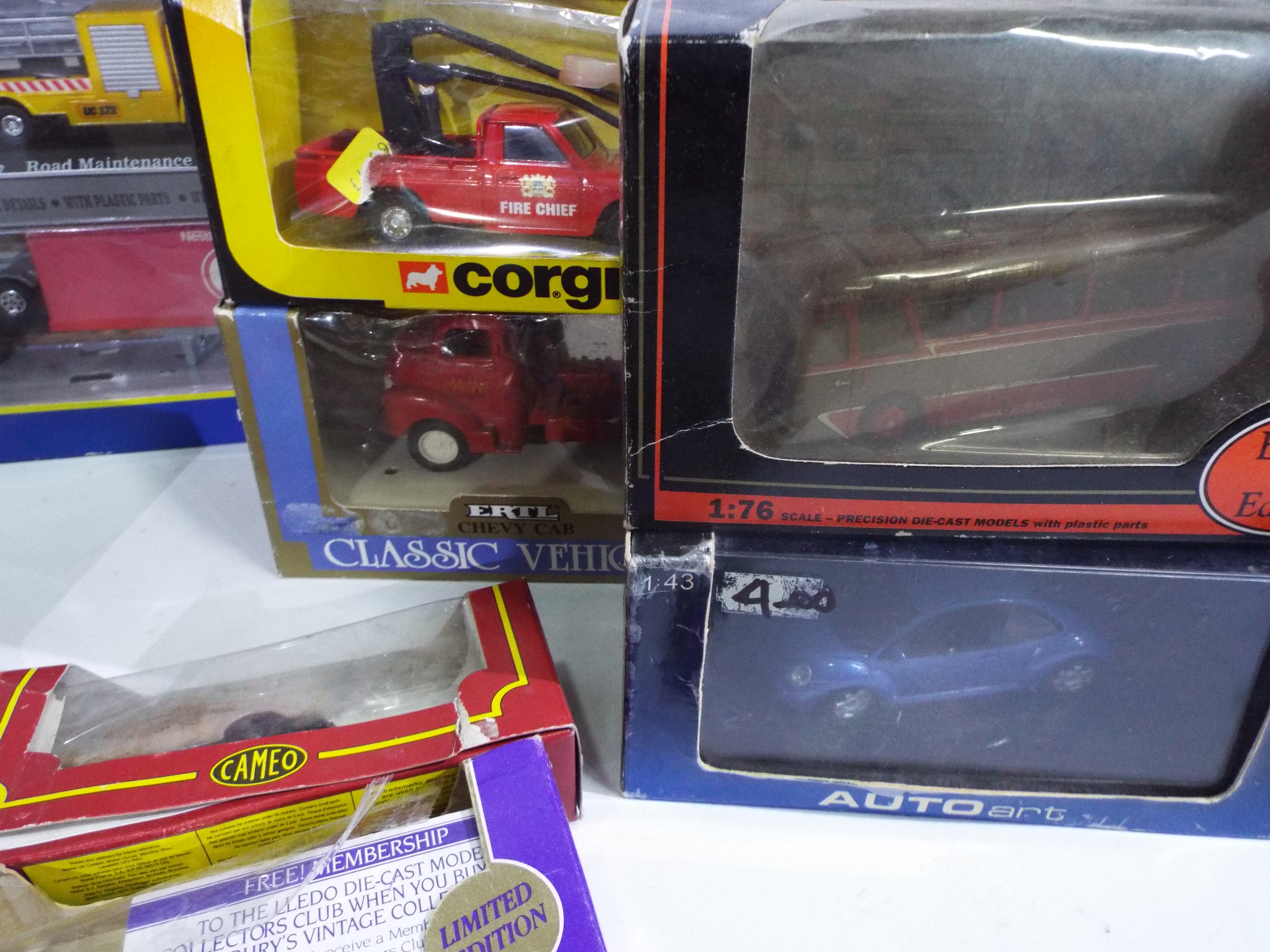 Corgi, Atlas Editions, Auto Art, EFE, Others - Over 20 boxed diecast vehicles in variou scales. - Image 4 of 8
