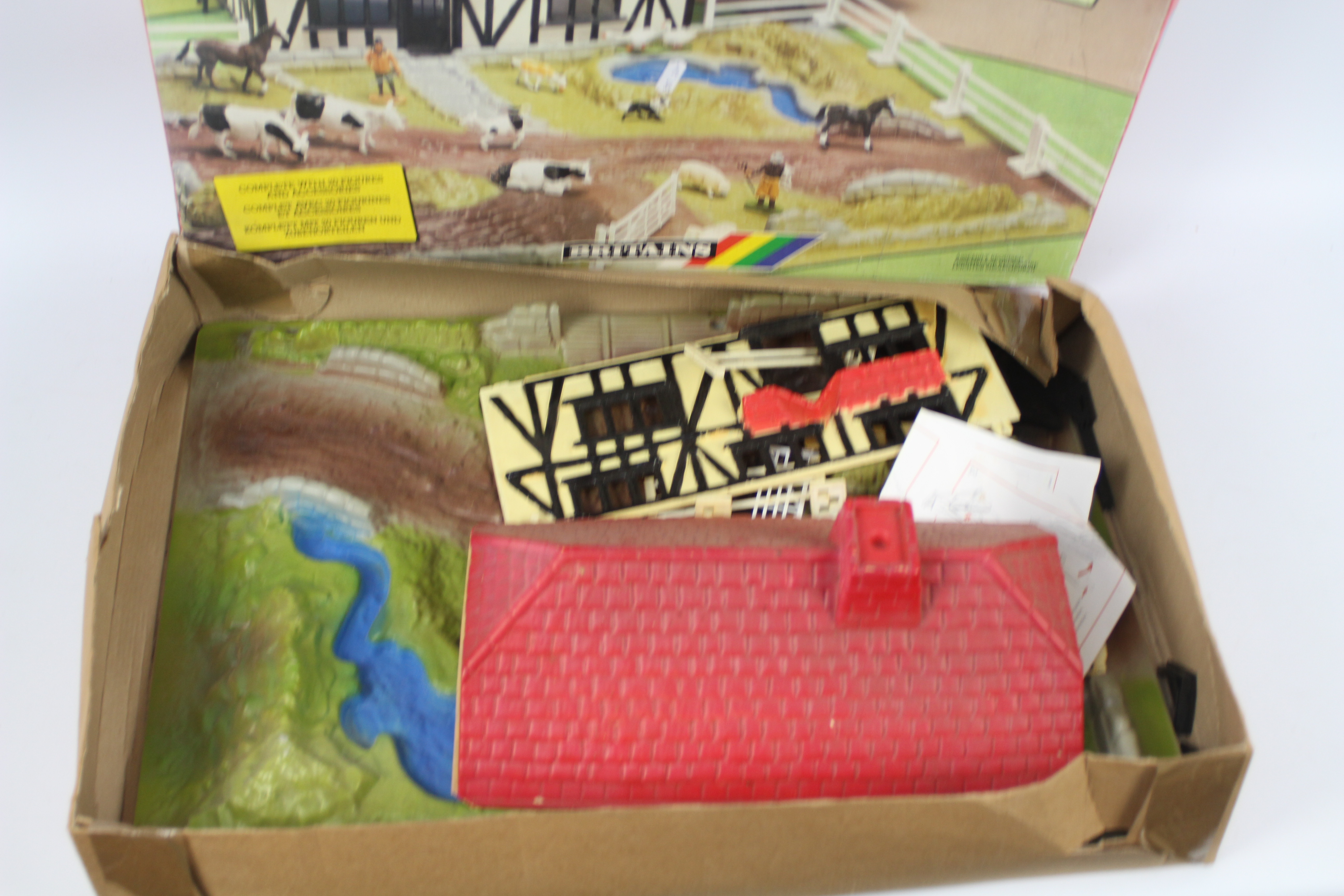 Britains - Two boxed Britains playbases / accessories. - Image 4 of 4