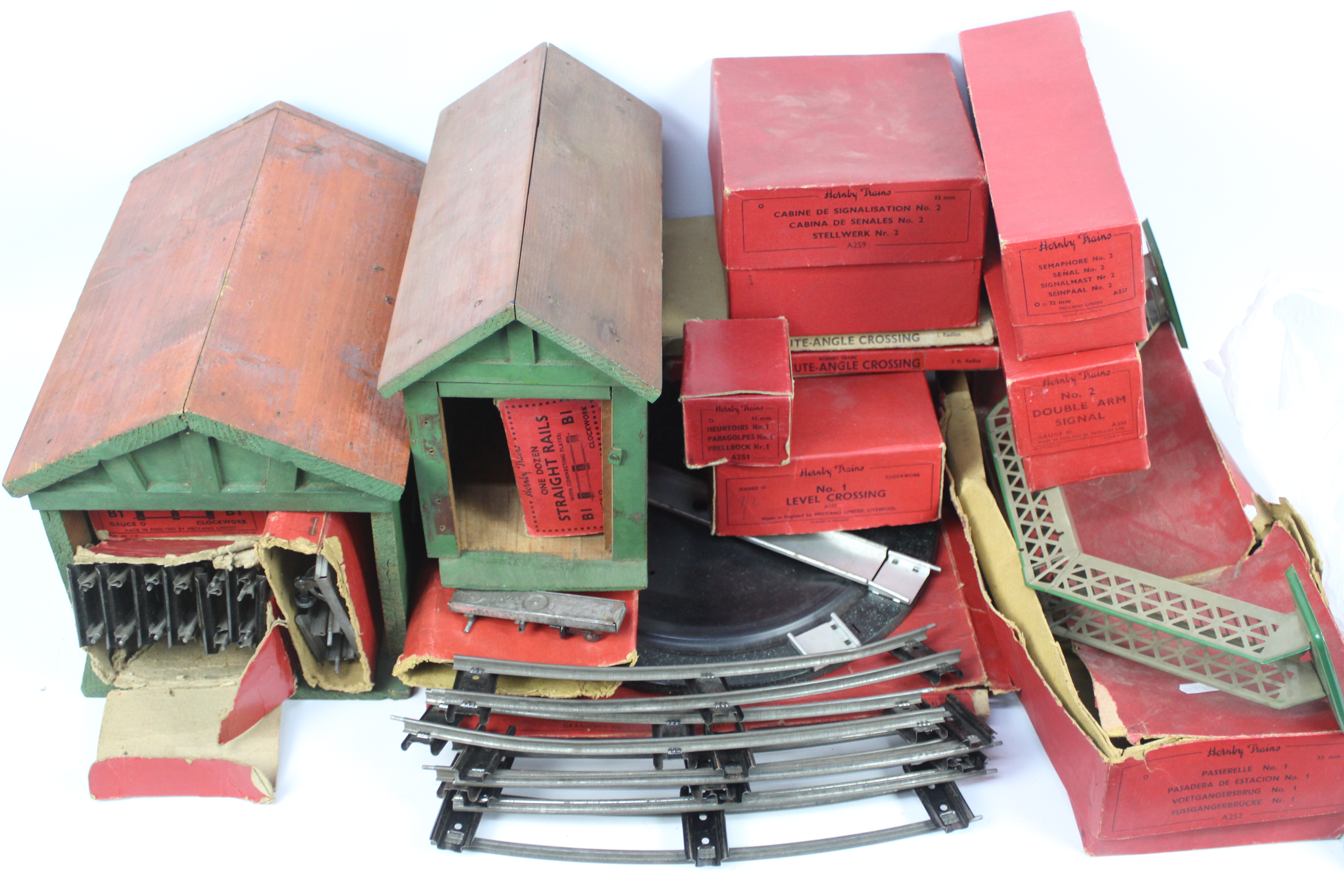 Hornby - A collection of mainly boxed Hornby O gauge railway accessories.