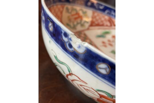 ORIENTAL CERAMICS - 19TH CENTURY JAPANESE IMARI BOWL - Image 4 of 7