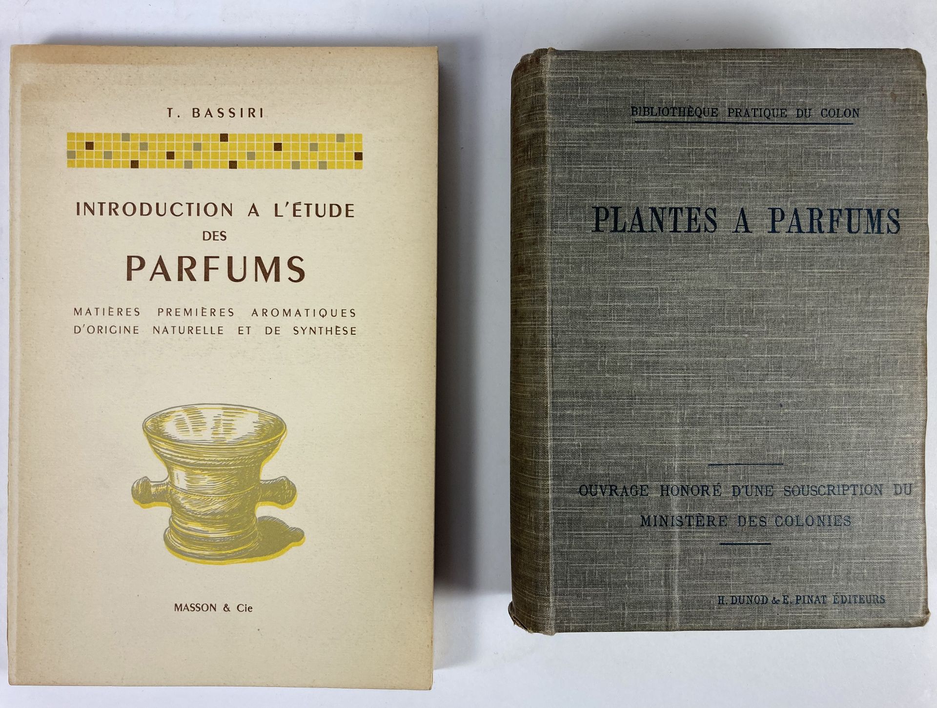 PERFUME -- BASSIRI, T. Introduction a l'étude des parfums. Paris, 1960. 278, (2