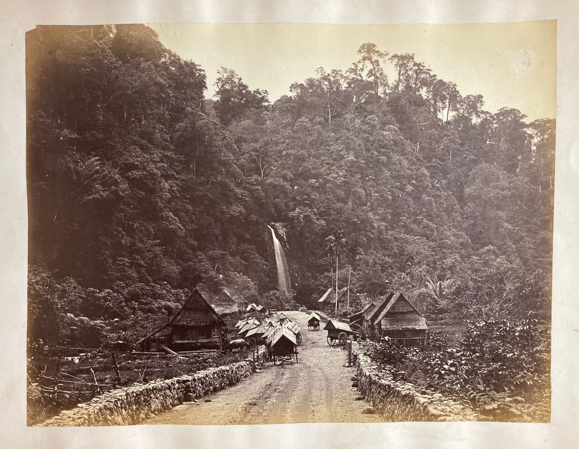 SUMATRA -- COLLECTION of 10 mounted albumen photographs depicting i.a. Padang Panjang, Fortress - Bild 3 aus 3