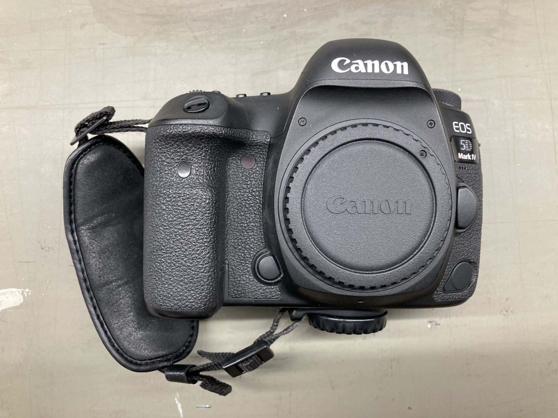 Canon EOS 5D Mark IV (WG) DSLR camera body with charger, spare batteries and leads