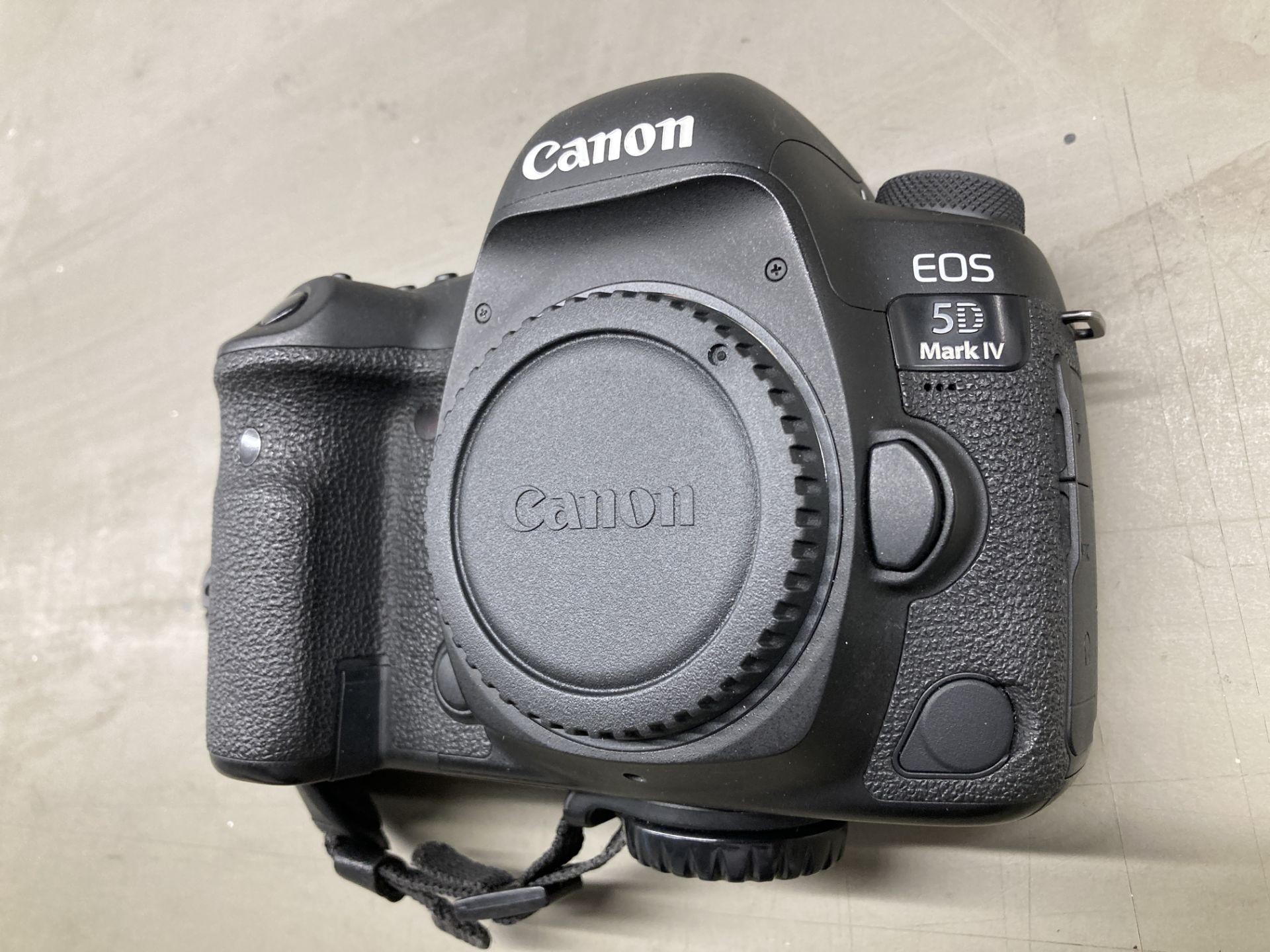 Canon EOS 5D Mark IV (WG) DSLR camera body with charger, spare batteries and leads - Image 12 of 22