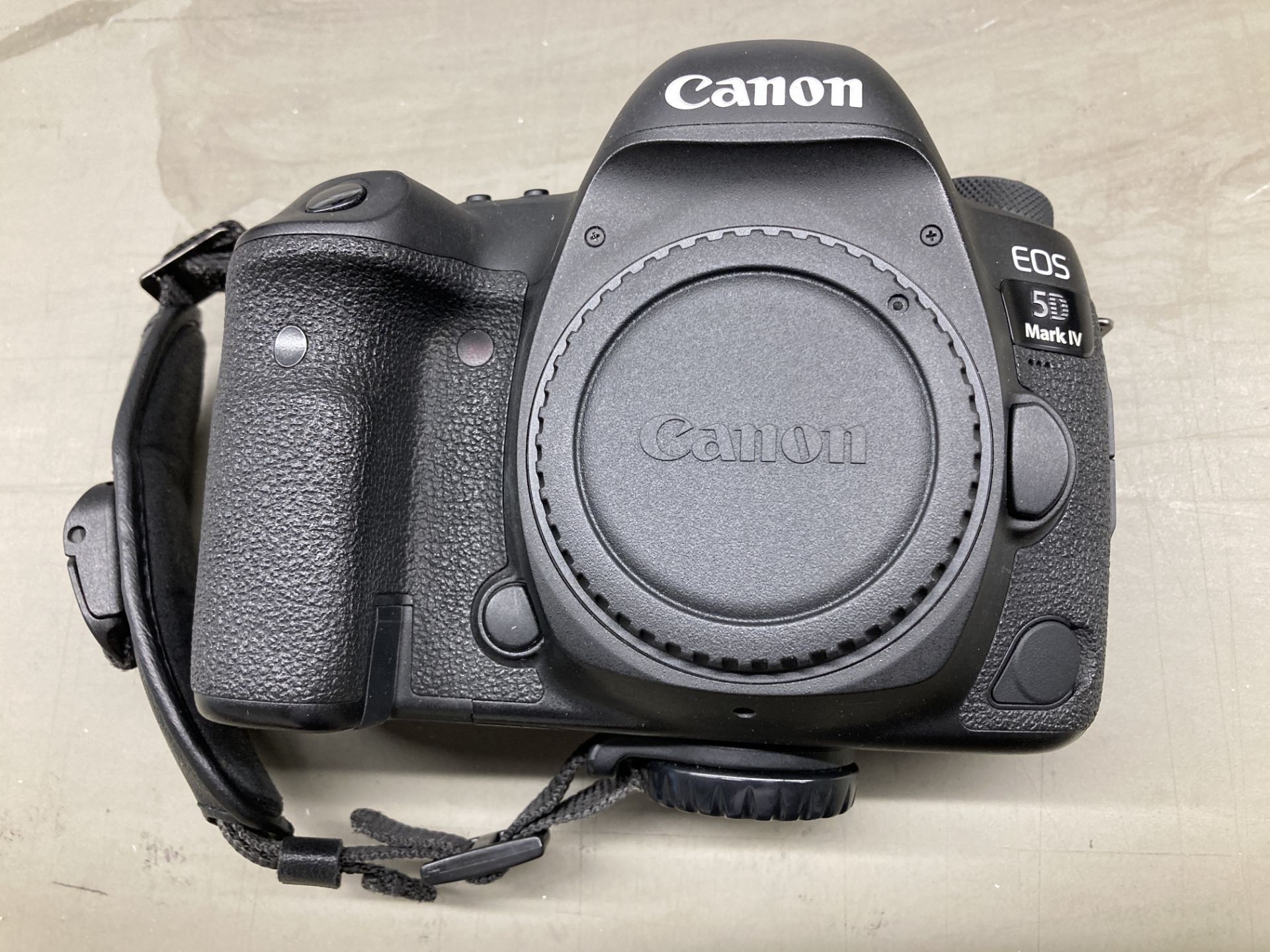 Canon EOS 5D Mark IV (WG) DSLR camera body with charger, spare batteries and leads - Image 8 of 22