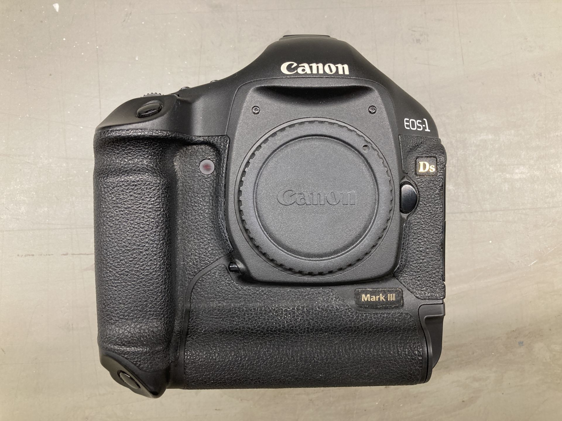 Canon EOS-1DS Mark III DSLR camera with Canon EF 24-70mm F2.8L USM lens, charger, battery and leads