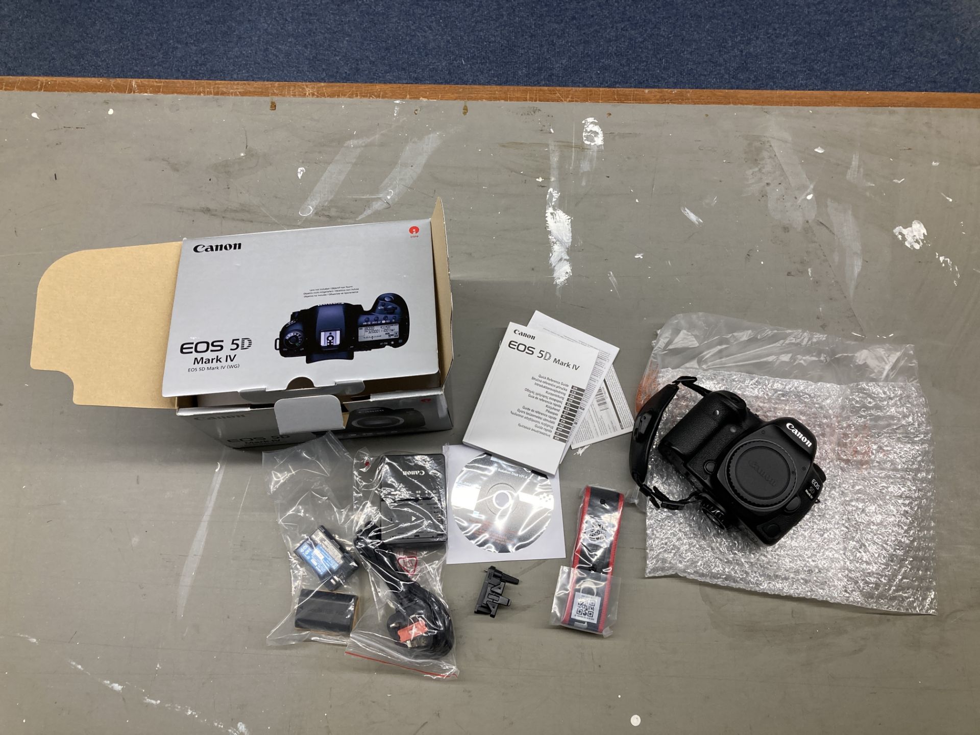 Canon EOS 5D Mark IV (WG) DSLR camera body with charger, spare batteries and leads - Image 4 of 22