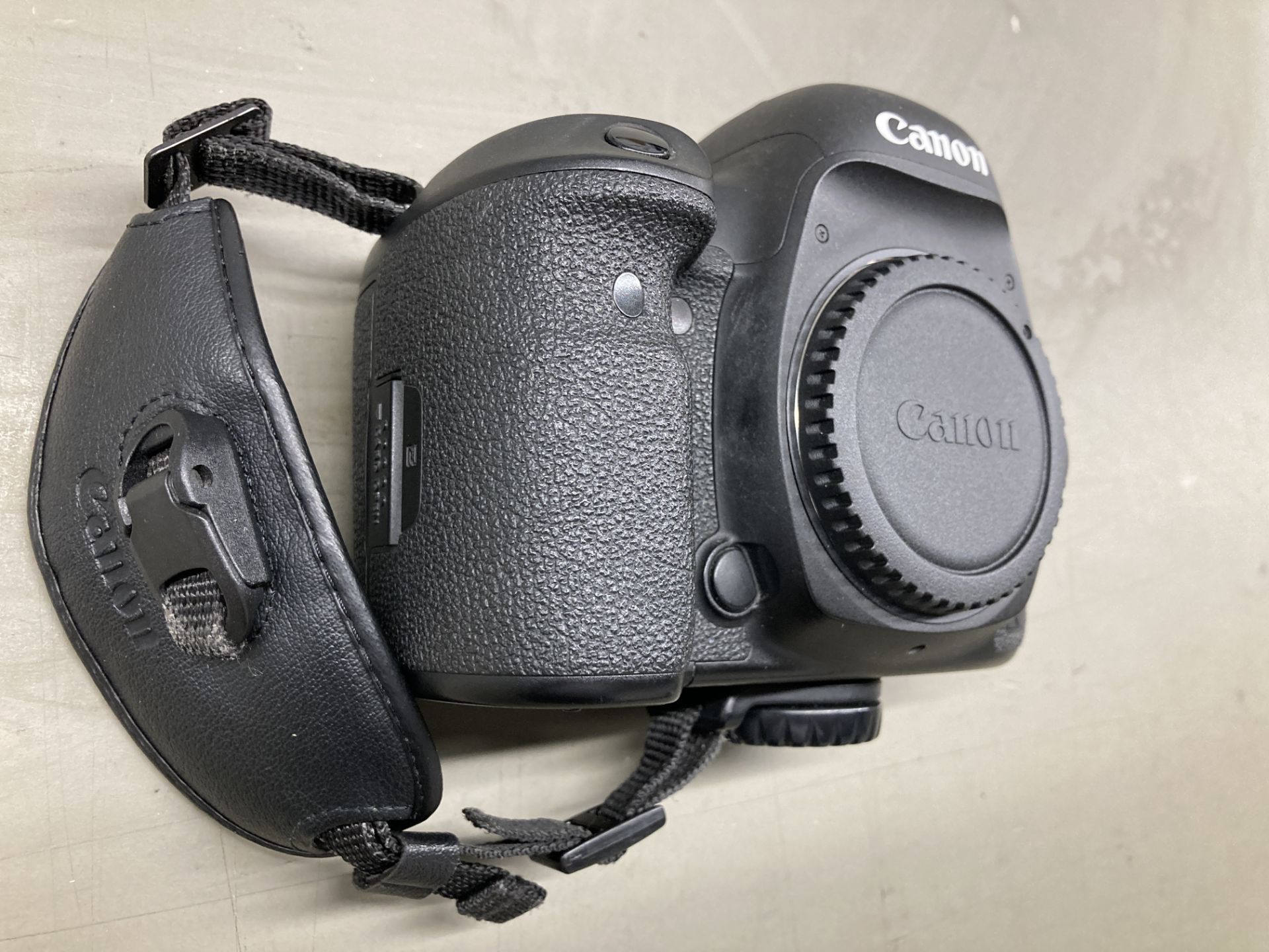 Canon EOS 5D Mark IV (WG) DSLR camera body with charger, spare batteries and leads - Image 13 of 22