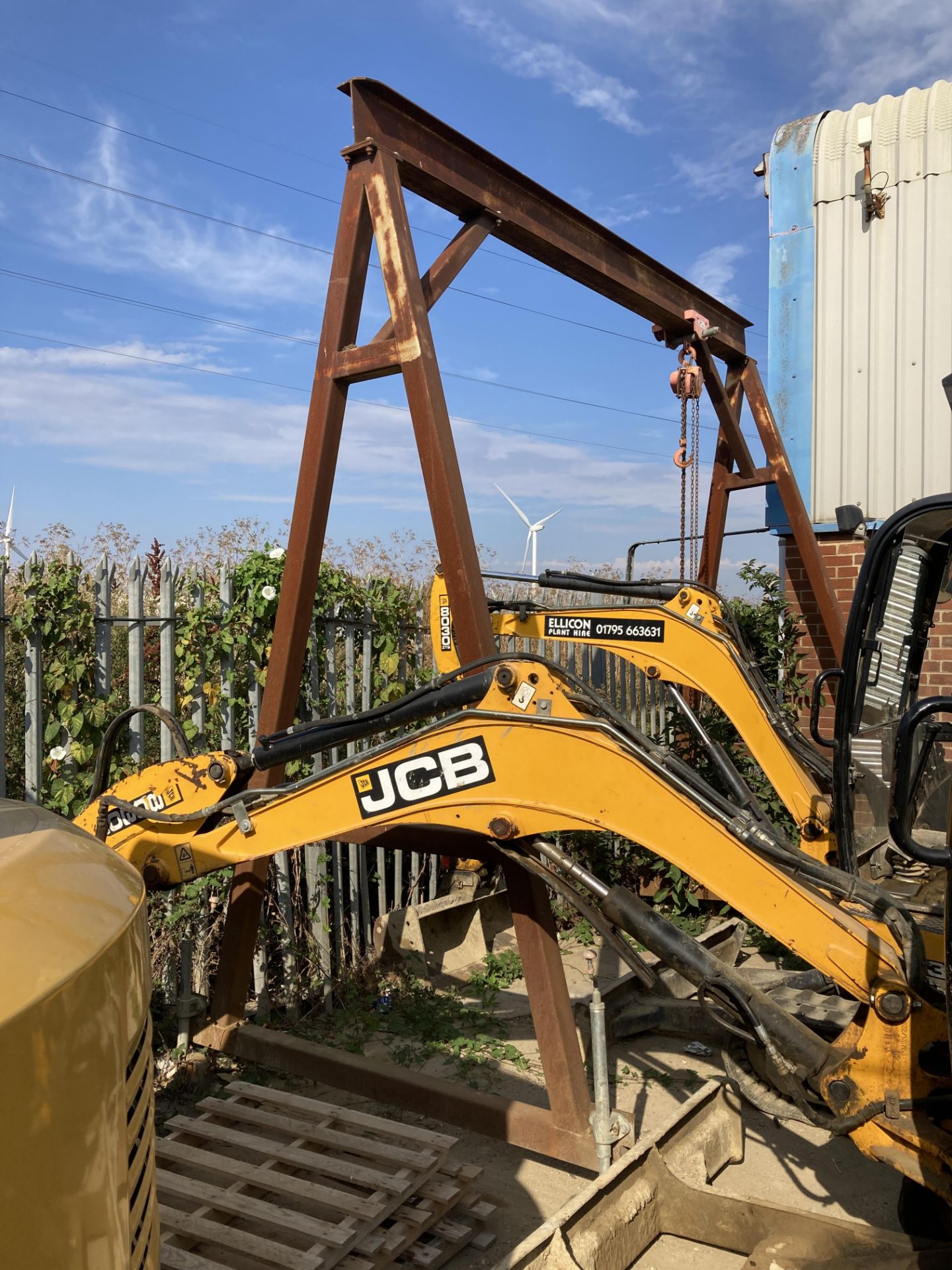 A-Frame Gantry with Tiger 2000kg hoist, neither in test