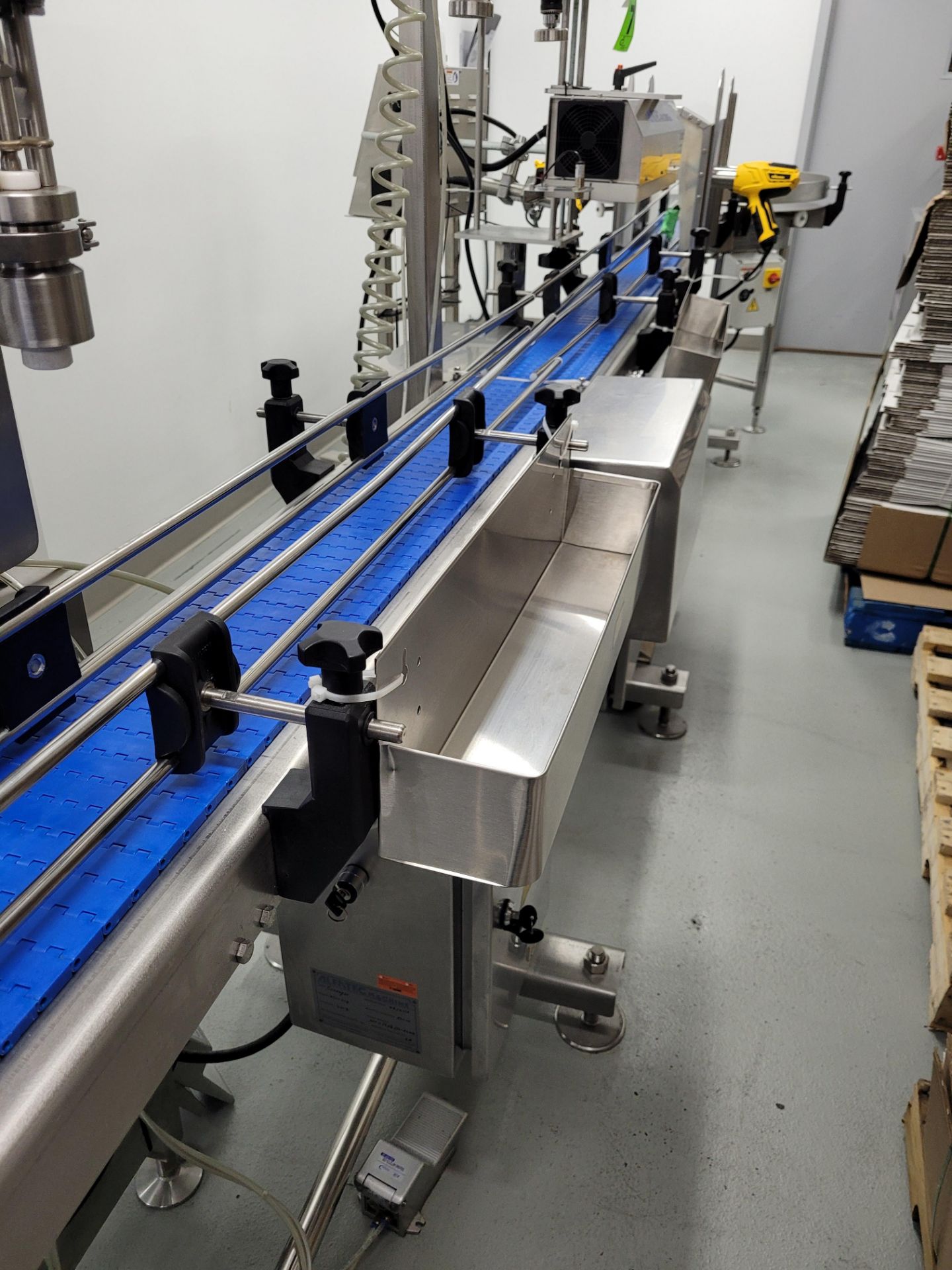 2 Sections of 2019 ALFATEC MACHINE SS motorized plastic chain conveyor, 6'' x 96" , mod. 2500117 - Image 2 of 16