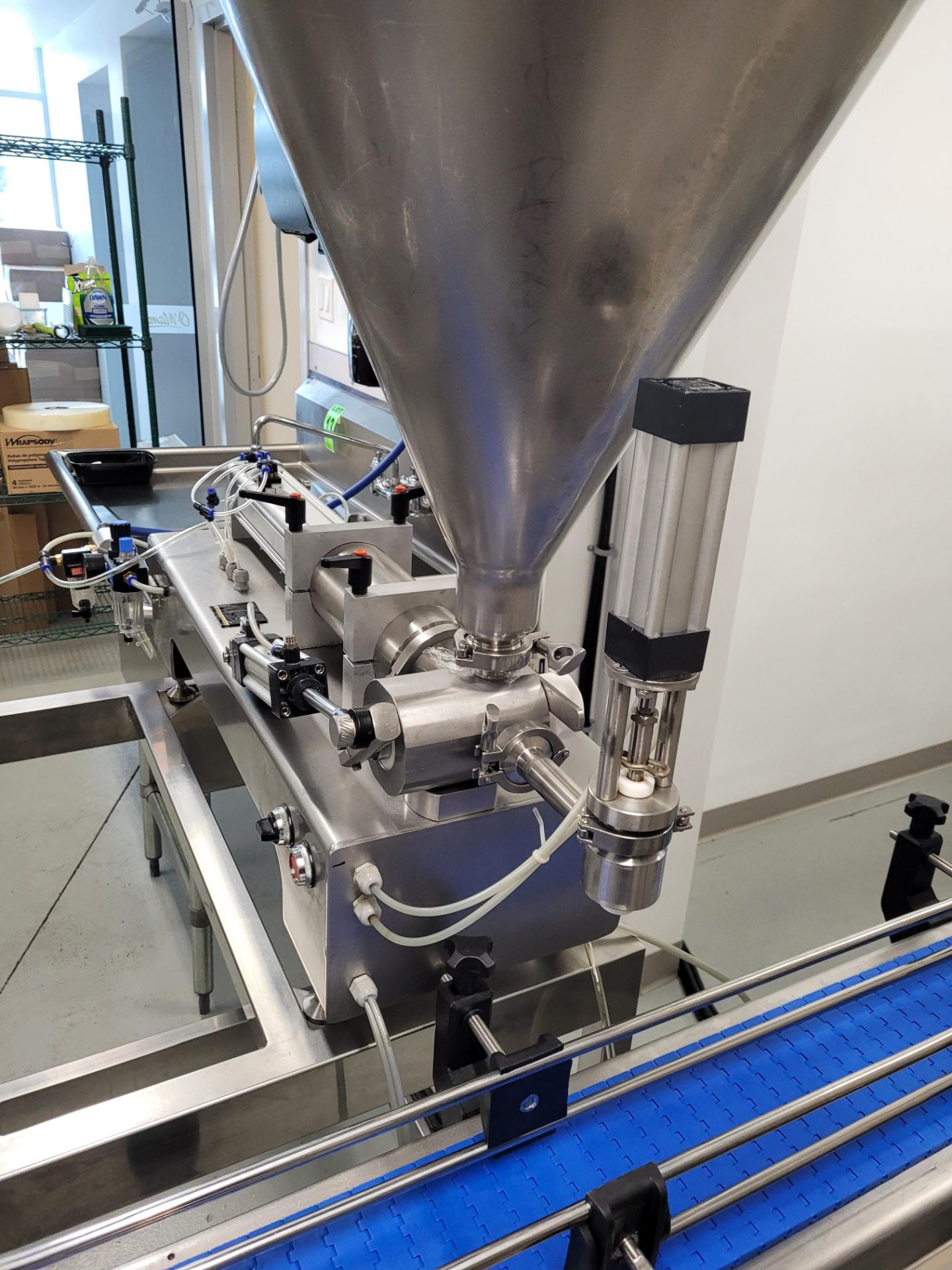 2019 ALFATEC SS semi-automatic single-head 1L pneumatic filler w/ 30kg/vol hopper - Image 3 of 8