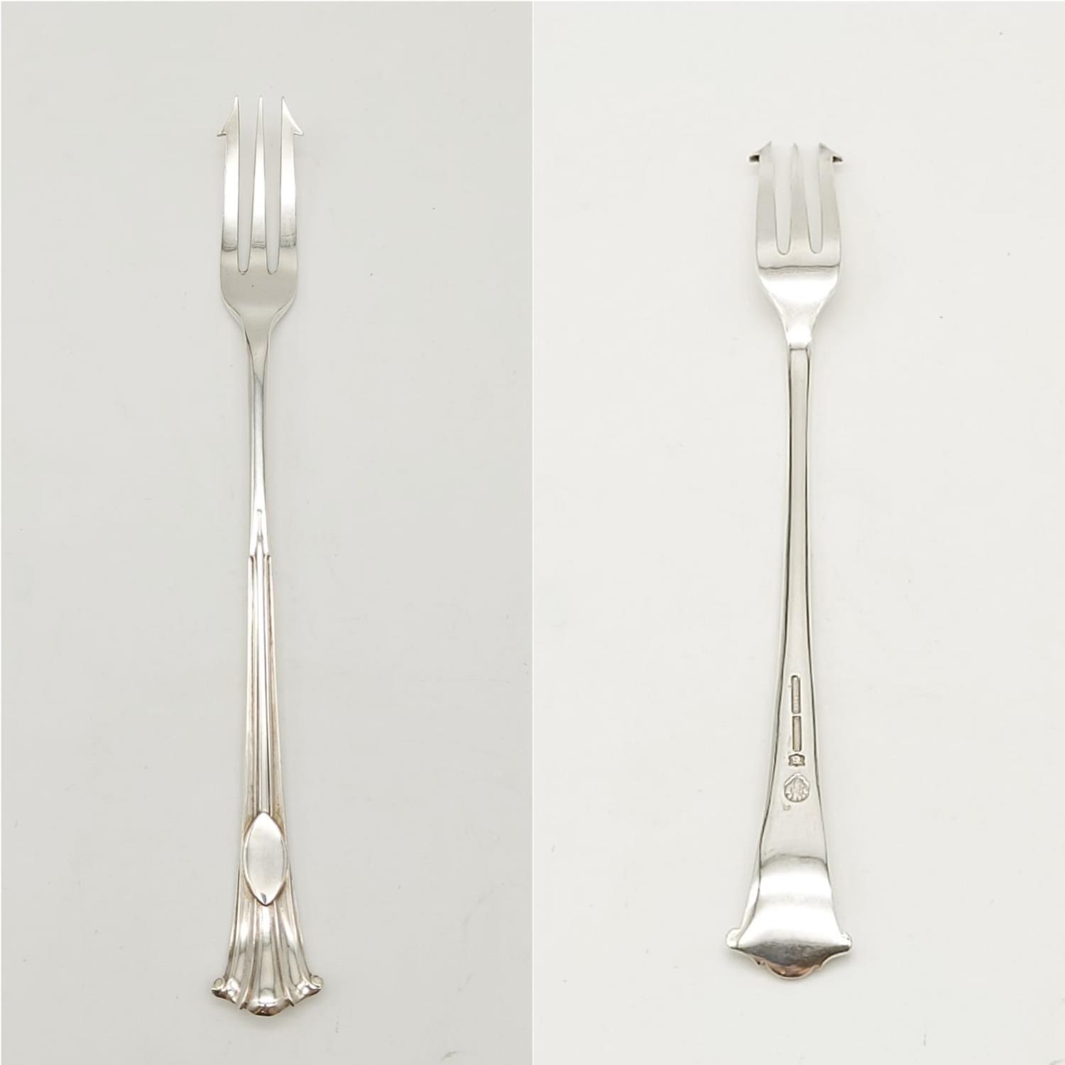 A Vintage Mappin and Webb Fish Entrée Cutlery Set. Prince's Silver plate with engraved decoration. - Image 6 of 16