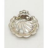 A Vintage Clam-Shaped Small Silver Dish. 6cm diameter. 17g