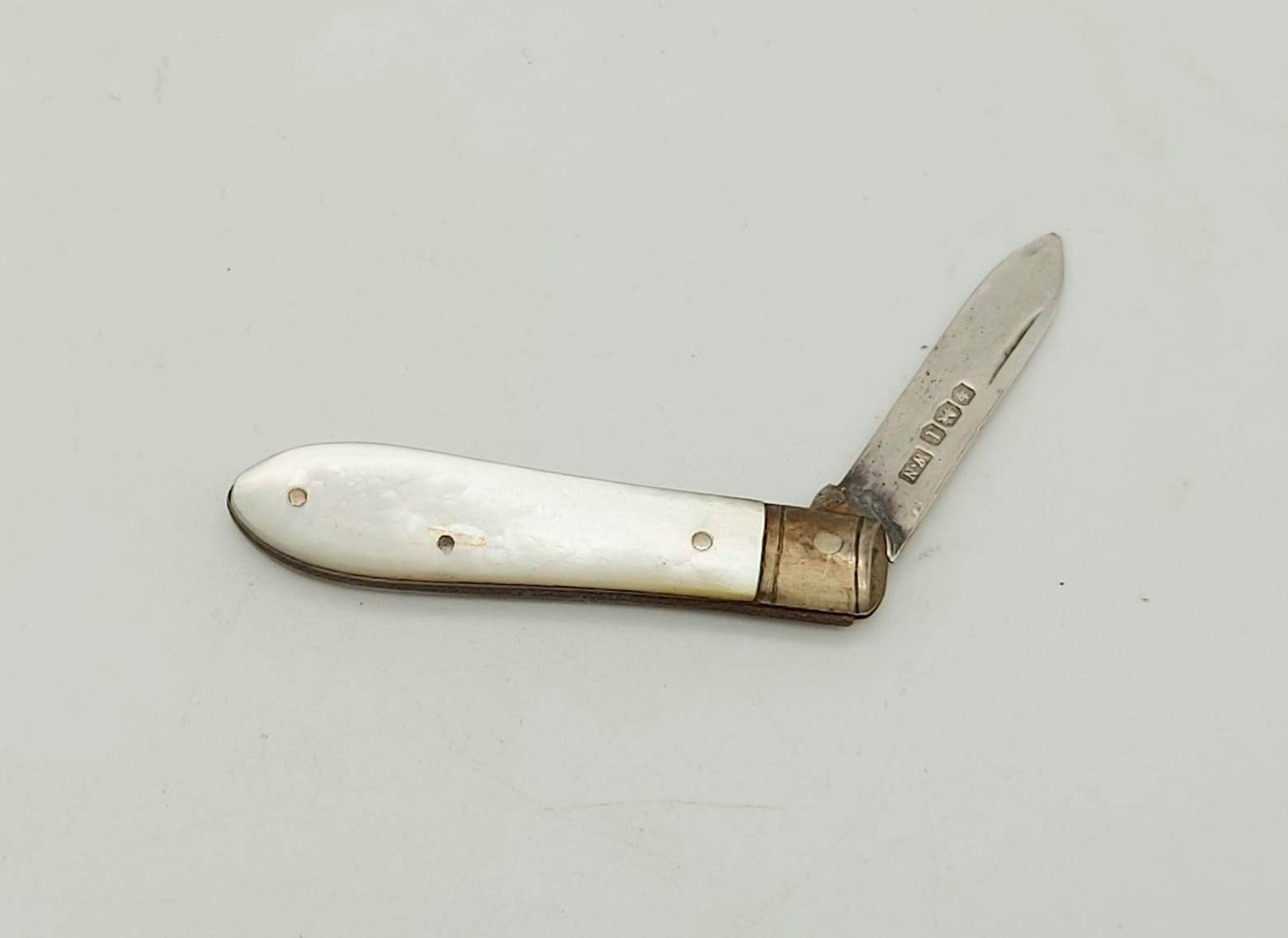 A 1928 Silver Fruit Knife - Hallmarks for William Needham - Sheffield. Mother of Pearl Handle. 8cm