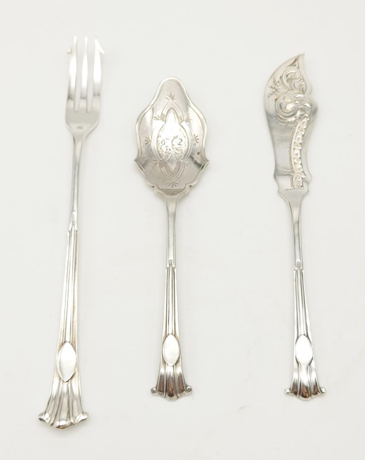 A Vintage Mappin and Webb Fish Entrée Cutlery Set. Prince's Silver plate with engraved decoration. - Image 2 of 16