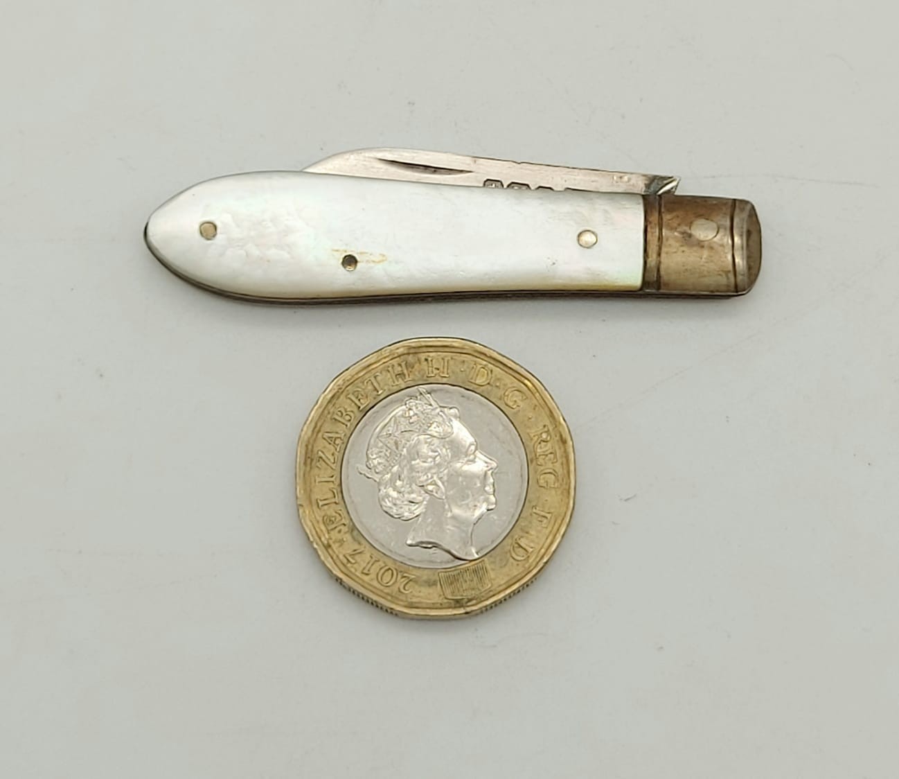 A 1928 Silver Fruit Knife - Hallmarks for William Needham - Sheffield. Mother of Pearl Handle. 8cm - Image 5 of 5