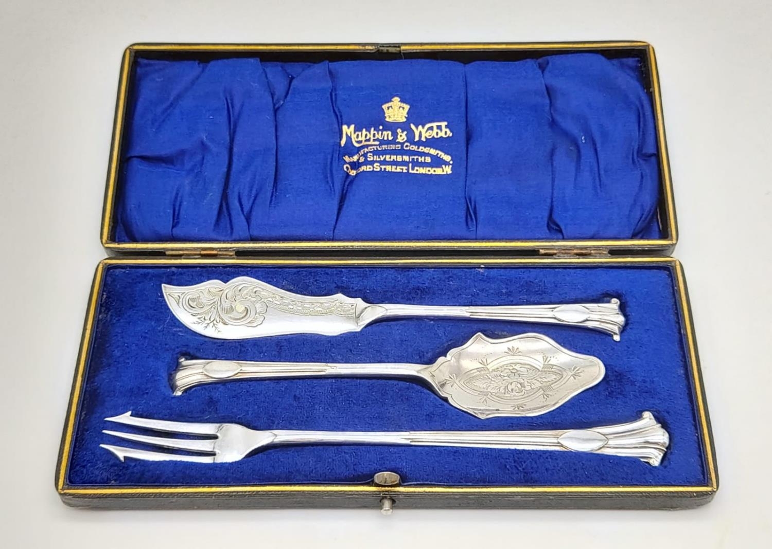 A Vintage Mappin and Webb Fish Entrée Cutlery Set. Prince's Silver plate with engraved decoration. - Image 4 of 16