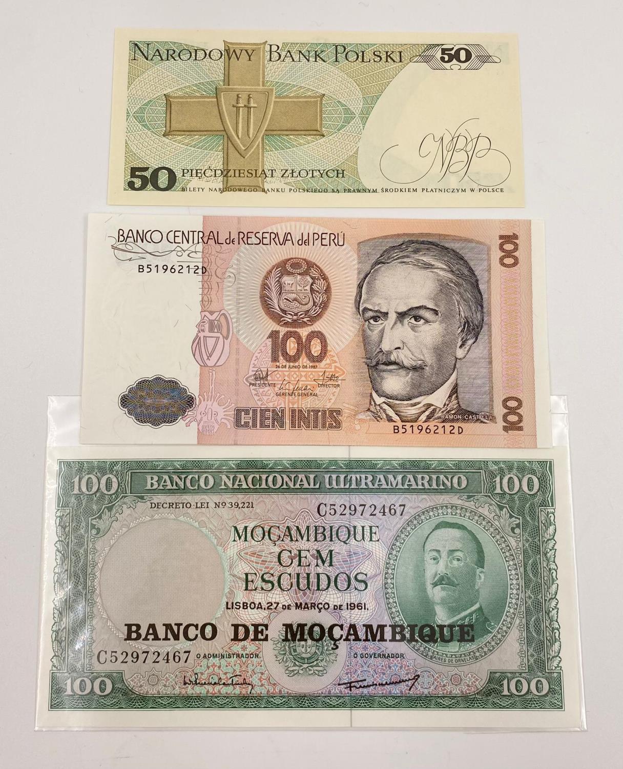 Three Vintage Uncirculated Bank Notes - Peru, Poland and Mozambique. Comes in a protective plastic