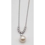 A very delicate and sophisticate 18k white gold necklace set with a drop pearl and 10 diamonds (