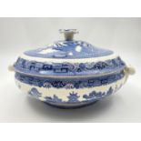 A WILLOW PATTERN TURINE BY WEDGWOOD.HAS SMALL REPAIR. 20cms diameter 14cms tall