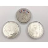 3 STERLING SILVER BRITISF COMMEMORATIVE COINS. 79.6gms total weight.