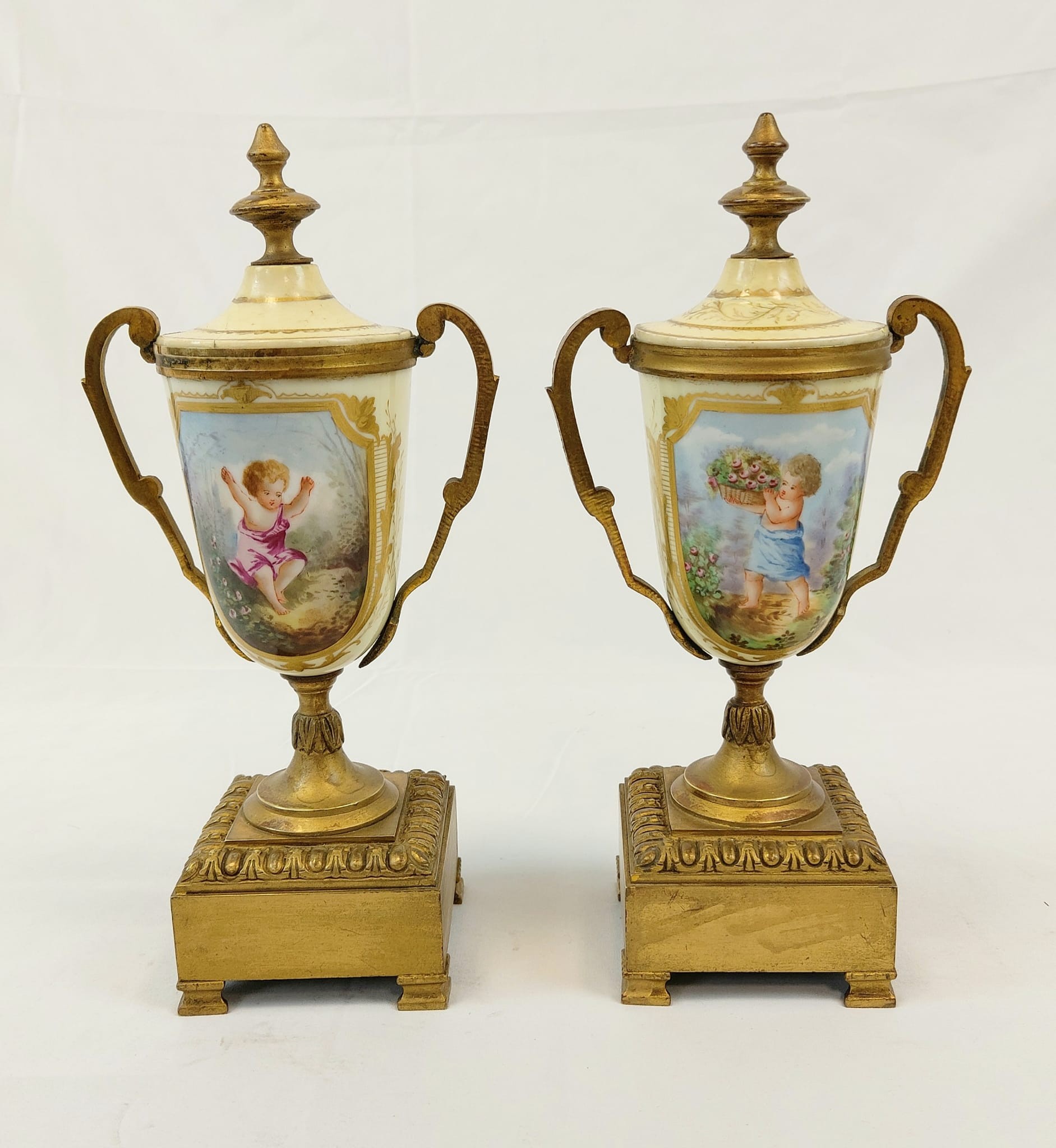 A French Hand-Painted Porcelain and Brass Mantel Clock with Accompanying Pedestalled Chalices. A/F - Image 9 of 11