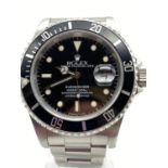 A ROLEX SUBMARINER IN STAINLESS STEEL WITH BLACK FACE AND MATCHING BEZEL. 40mm