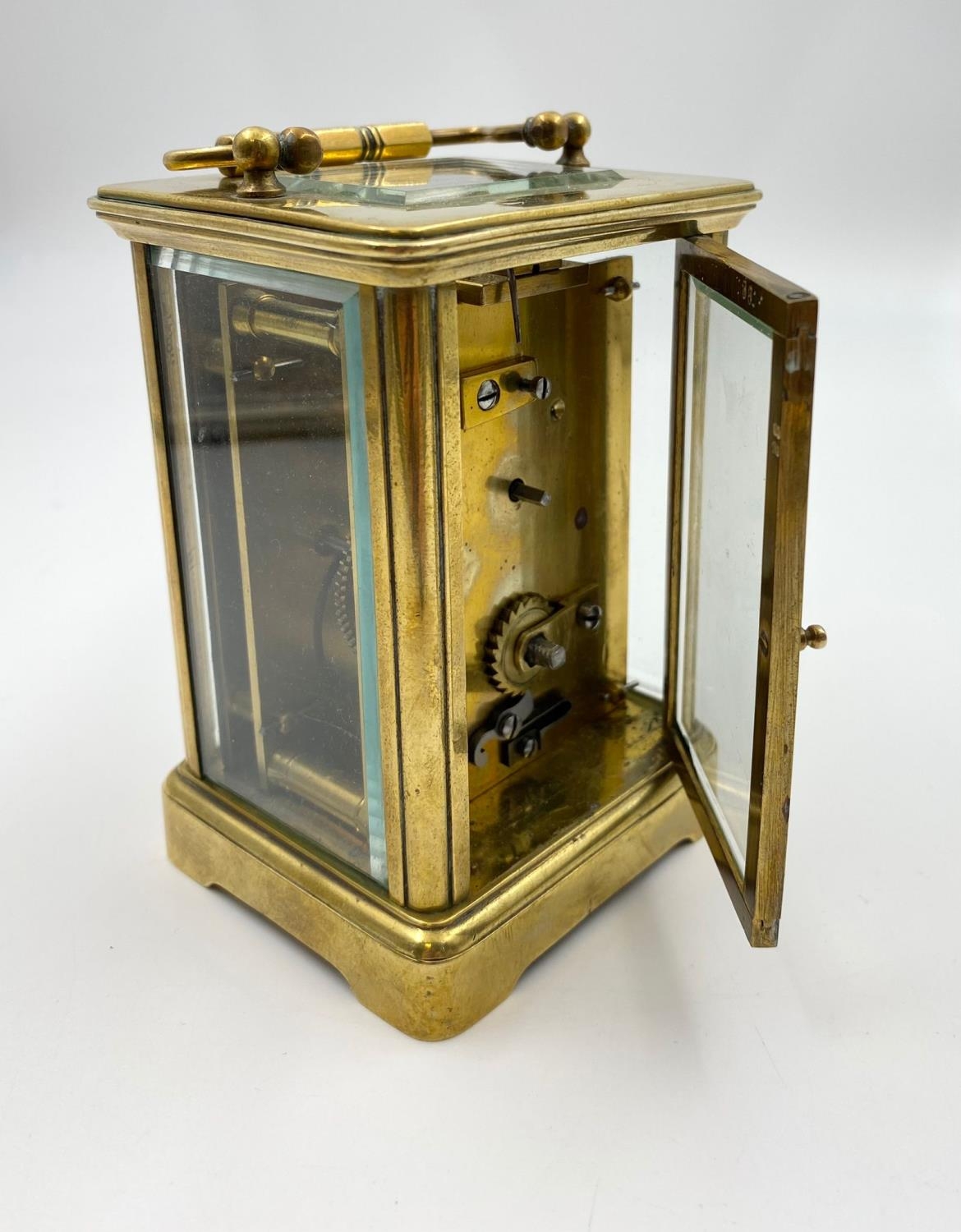 An Antique Brass Carriage Clock. In working order. 11cm tall - Image 5 of 5