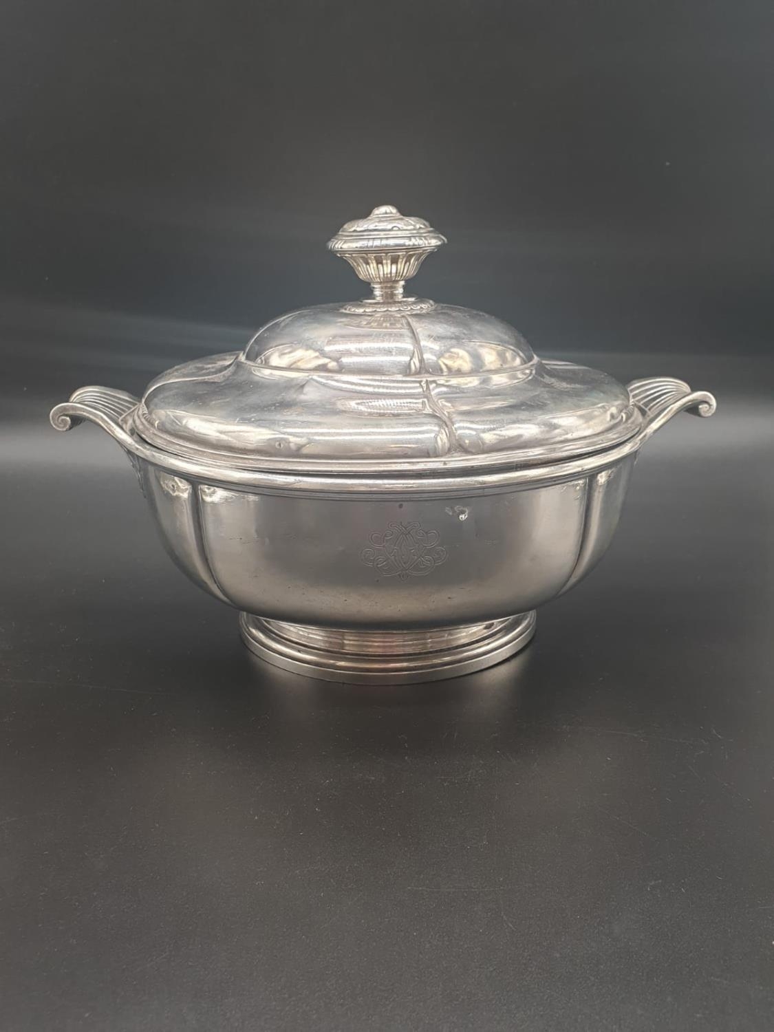 A SOLID SILVER (950 SILVER) FRENCH ENTREE TURINE MADE BY JULES RAYD IN THE 19th CENTURY. 1133gms