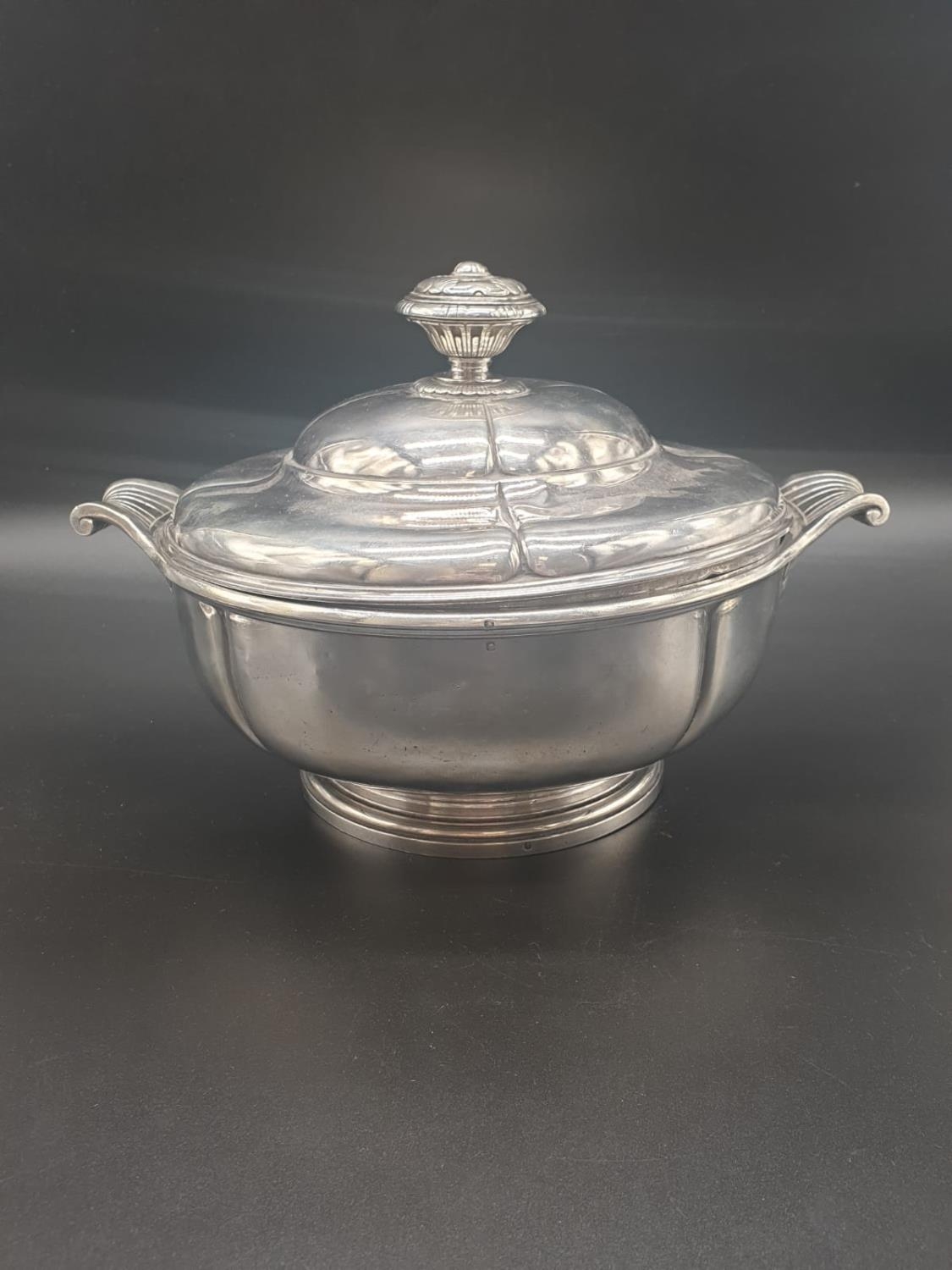A SOLID SILVER (950 SILVER) FRENCH ENTREE TURINE MADE BY JULES RAYD IN THE 19th CENTURY. 1133gms - Image 4 of 14
