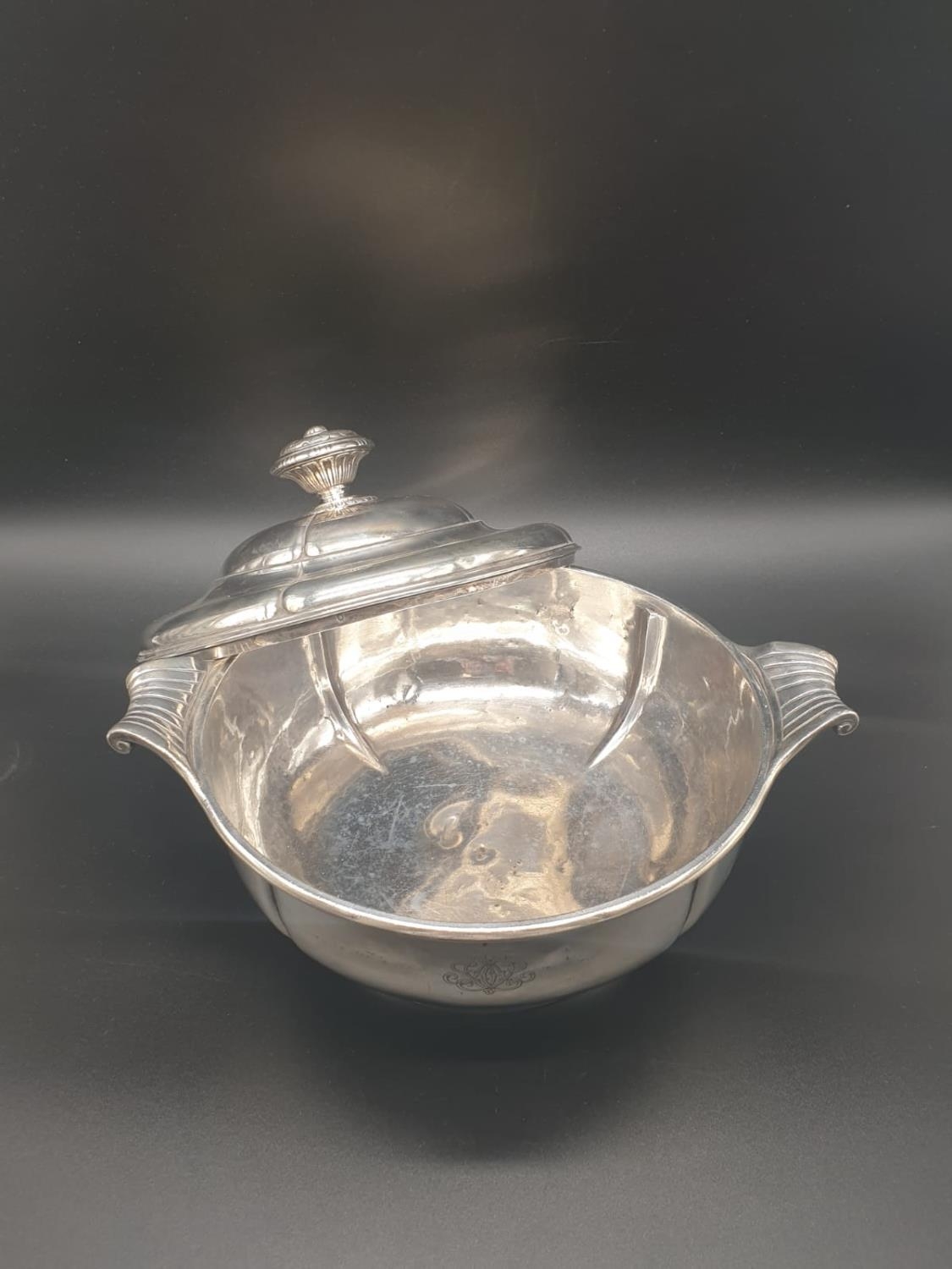 A SOLID SILVER (950 SILVER) FRENCH ENTREE TURINE MADE BY JULES RAYD IN THE 19th CENTURY. 1133gms - Image 10 of 14