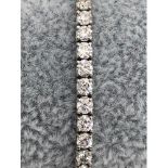 18k white gold tennis bracelet with diamonds around 6cts and safety catch; total weight 9.7g; 7