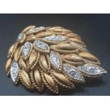 An 18 K yellow gold brooch with brilliant cut diamonds. Dimensions: 4.6 x 3.4 x 1.2 cm, weight: 12.3
