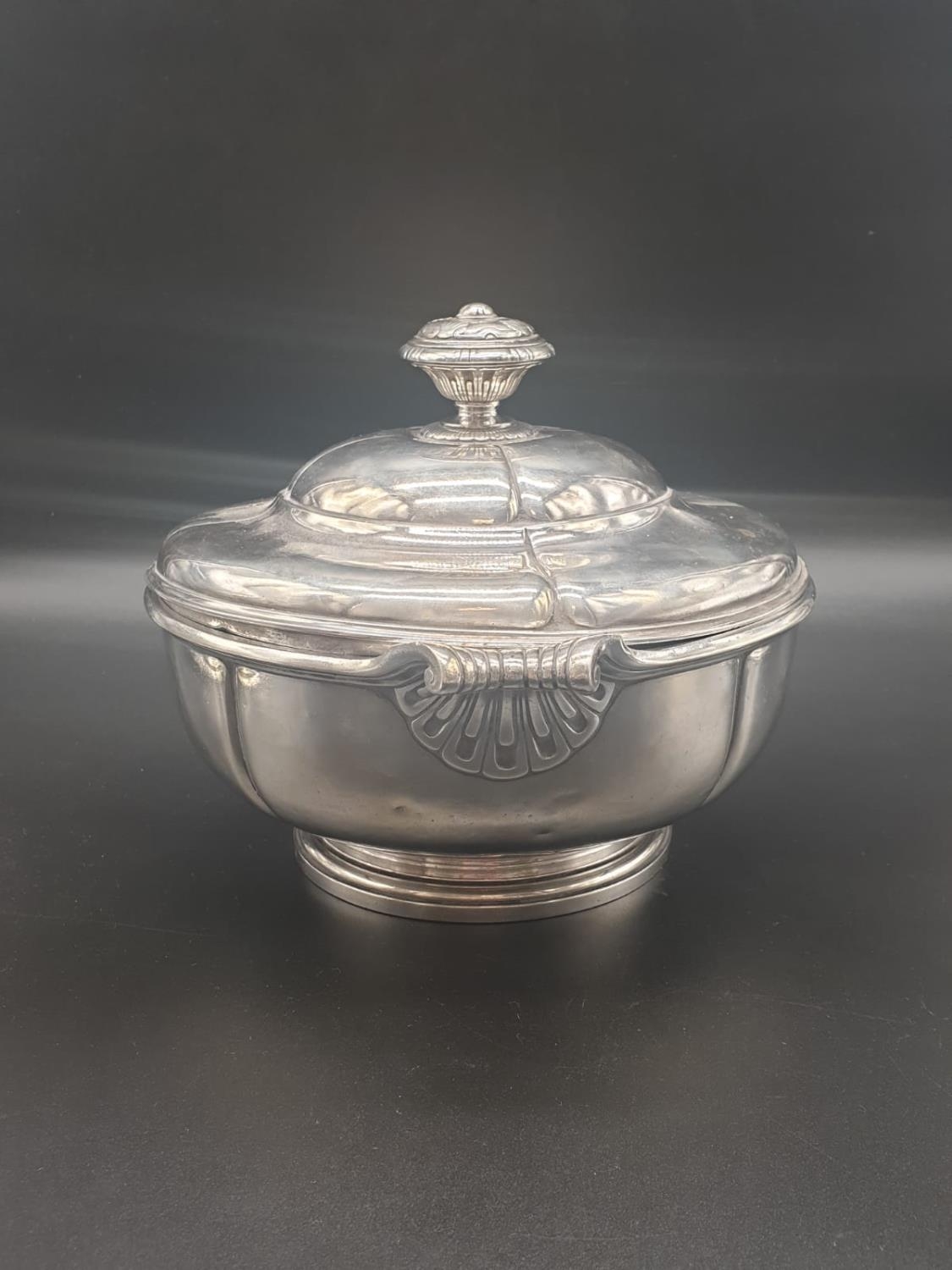 A SOLID SILVER (950 SILVER) FRENCH ENTREE TURINE MADE BY JULES RAYD IN THE 19th CENTURY. 1133gms - Image 2 of 14