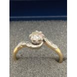 Vintage 18 carat GOLD and PLATINUM RING having diamond solitaire set to top. Quality clear stone