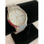 Gentlemans Sekonda Wristwatch in silver tone having large white face with date window and sweeping