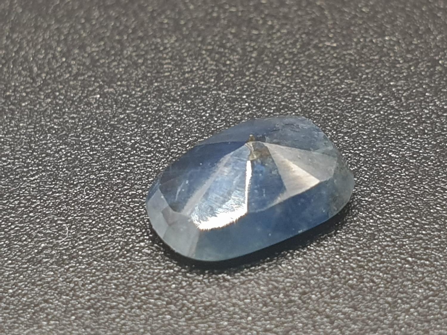 A Natural Blue Sapphire - 1.6ct. With Certificate. - Image 4 of 6
