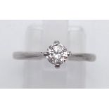 A 9 K white gold solitaire diamond (0.35 carats). Ring size: M, weight: 2.2 g.