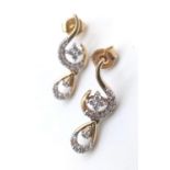 An 18 K yellow gold swirl drop earrings with diamonds. Total weight: 3.5 g.