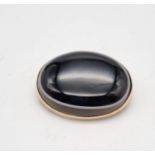 An Early 9K Yellow Gold (tests as) Banded Agate Stone Brooch. 4 x 3cm. 17.8g total weight.