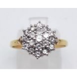An 18 K yellow gold ring with a diamond cluster ( 0.35 carats), Ring size: P, weight: 2.6 g.