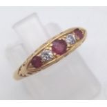 An 18n K yellow gold ring with rubies and diamonds. Ring size: M, weight: 3.1 g.