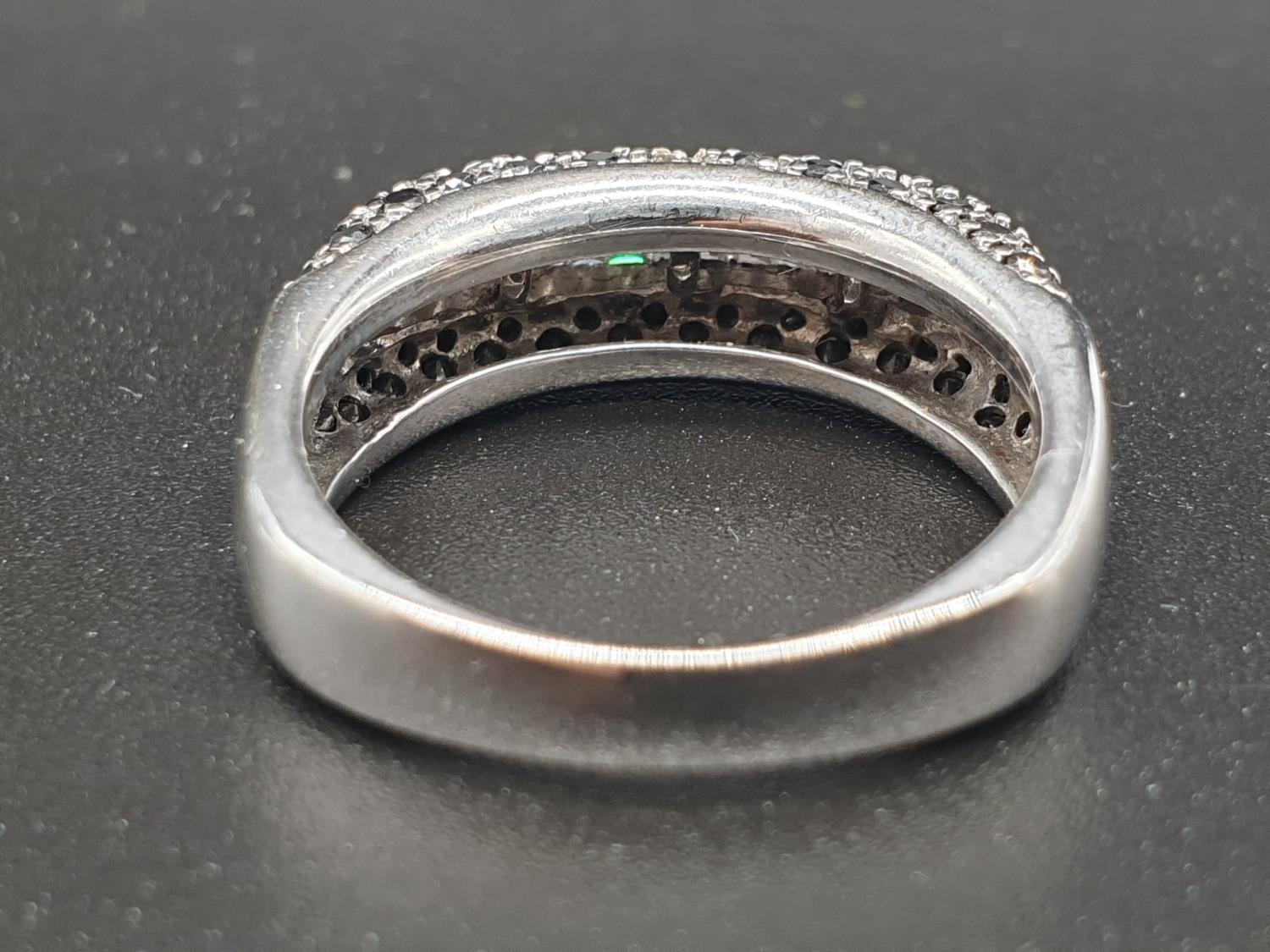 An 18K White Gold White and Black Diamond Ring. Size P. 1ct diamond, 6.3g - Image 4 of 6
