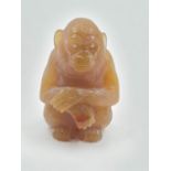 A LATE 19TH CENTURY RUSSIAN MONKEY FIGURE IN AGATE WITH DIAMOND EYES SET IN 14CT GOLD, 6 CMS TALL