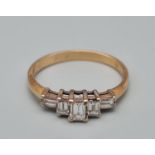 18CT YELLOW GOLD DIAMOND 5 STONE STEP RING, DIAMONDS APPROX 0.53CT, WEIGHT 2.1G SIZE M