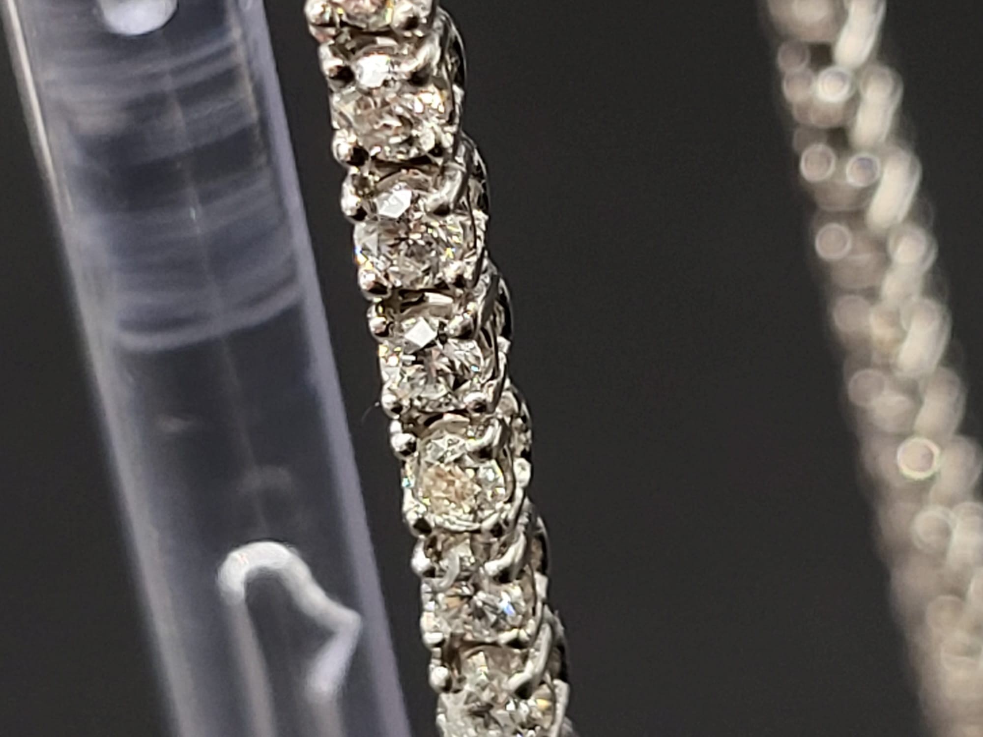 An 18K White Gold Diamond Tennis Bracelet. 3 - 3.2ct of diamonds. IJ -SI Grade. 8.43g. 18cm - Image 6 of 7
