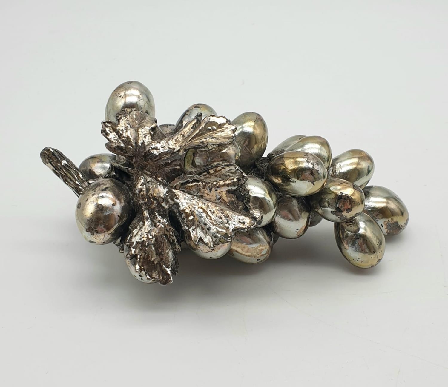 A Vintage Silver-Plated Decorative Grape Piece. 17cm. - Image 2 of 7