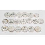 Collection of 19 early porcelain piano keyboard buttons, diameter 2.8cm, total weight 87 grams.