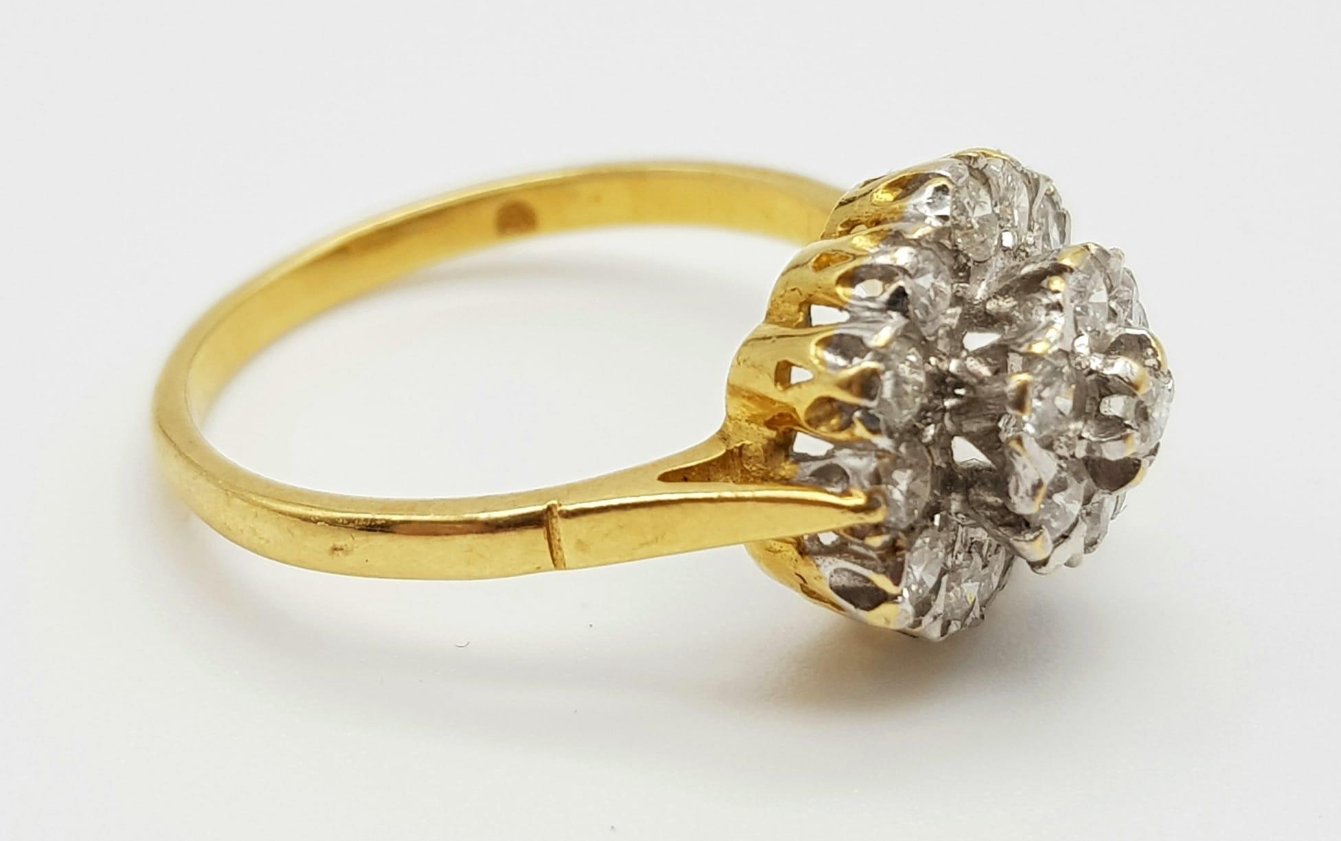 An 18K Yellow Gold Diamond Cluster Ring. Floral shape - 1.0ct. H-VS Grade. Size P. 3.7g. - Image 3 of 5