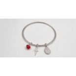 A sterling silver double bangle with three charms. Internal diameter: 64 mm, total weight: 9.2 g.